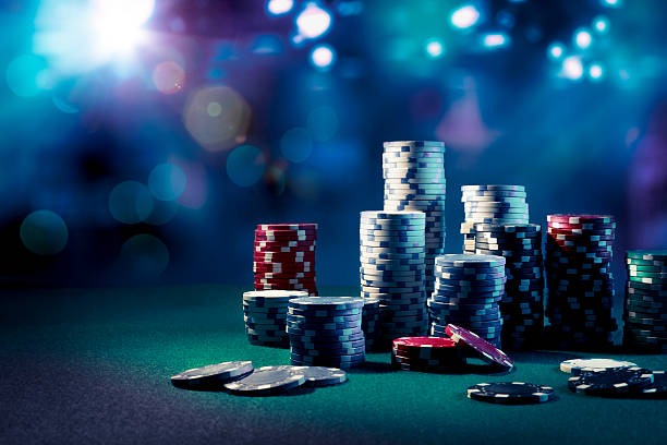 Studio Lucky Neko dengan dealer profesional di meja blackjack dan peralatan broadcast HD
